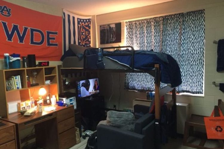 Make Light a Welcoming Feature-boys' dorm room ideas
